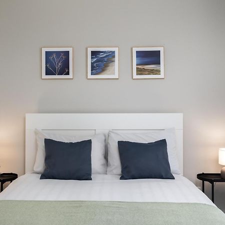 Modern 2Br Cosy Apartment With Large Terrace - Close To Manoel Island & Tigne Shopping Mall Sliema Exteriör bild