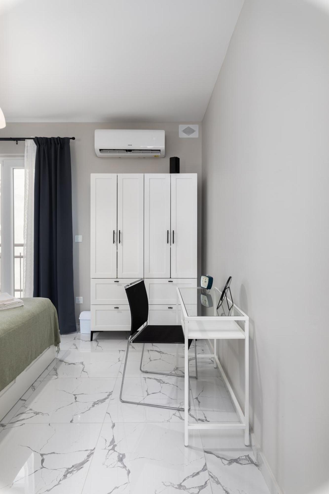 Modern 2Br Cosy Apartment With Large Terrace - Close To Manoel Island & Tigne Shopping Mall Sliema Exteriör bild