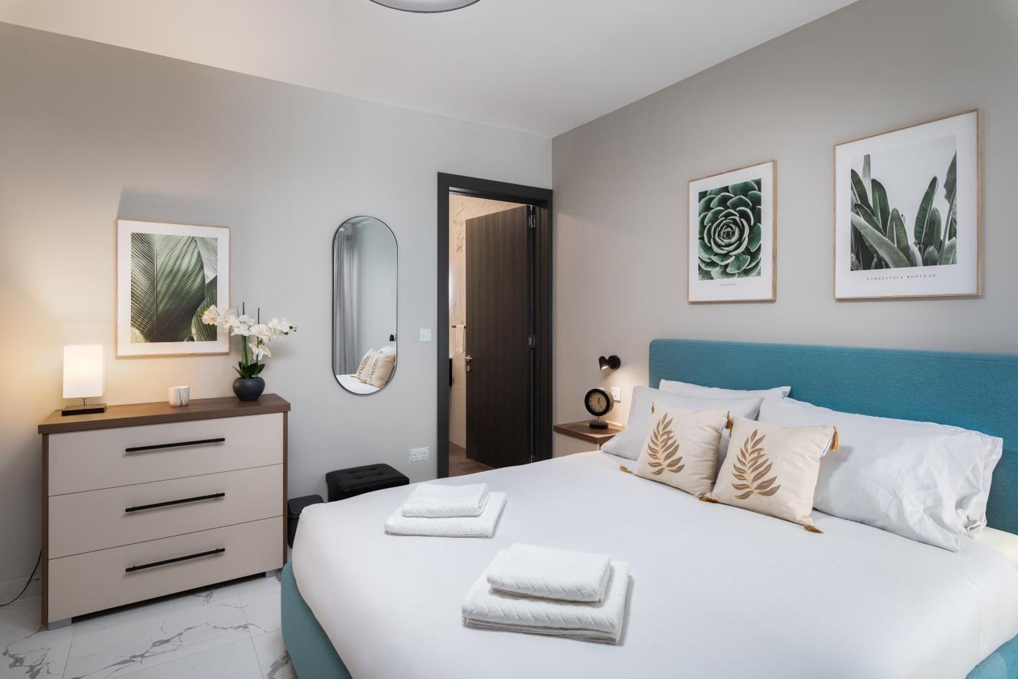 Modern 2Br Cosy Apartment With Large Terrace - Close To Manoel Island & Tigne Shopping Mall Sliema Exteriör bild